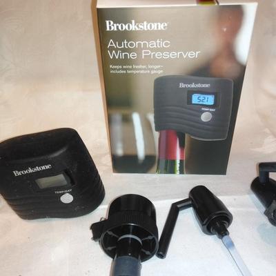 Brookstone automatic wine Preserver with accessories