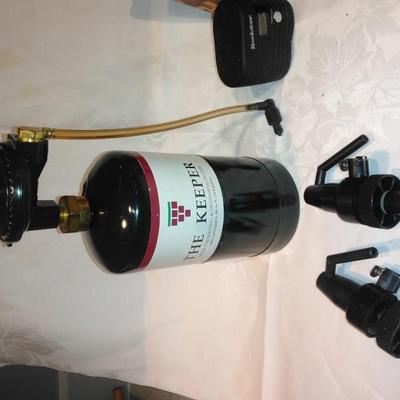 Brookstone automatic wine Preserver with accessories