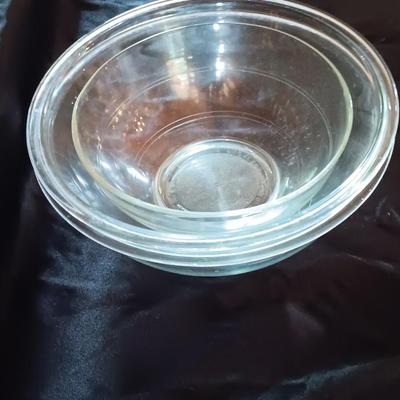 Nesting glass bowls
