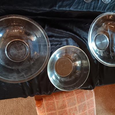 Nesting glass bowls