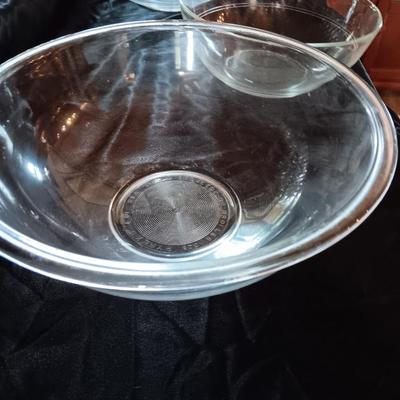 Nesting glass bowls