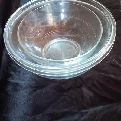 Nesting glass bowls