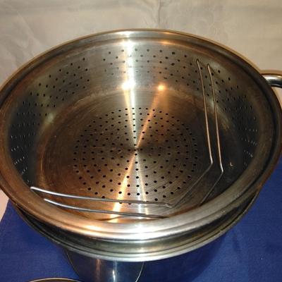 Stainless steel pot with lid and strainer insert