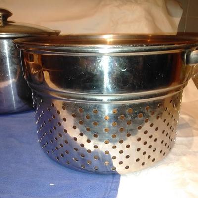 Stainless steel pot with lid and strainer insert