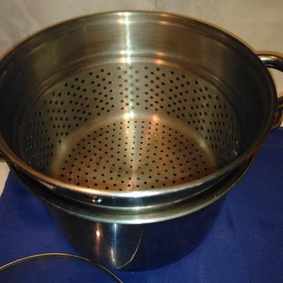 Stainless steel pot with lid and strainer insert