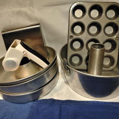 cake and cupcake pans