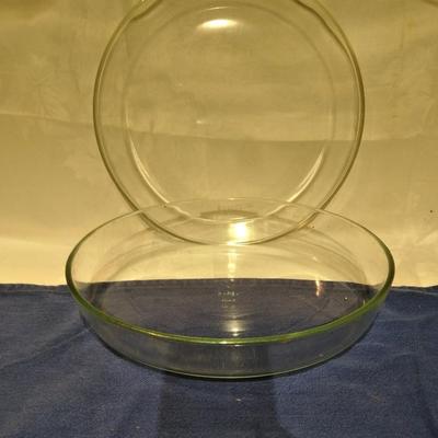 glass cake/pie pan with serving plate