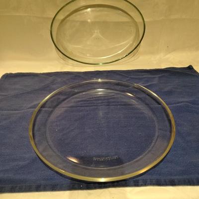 glass cake/pie pan with serving plate