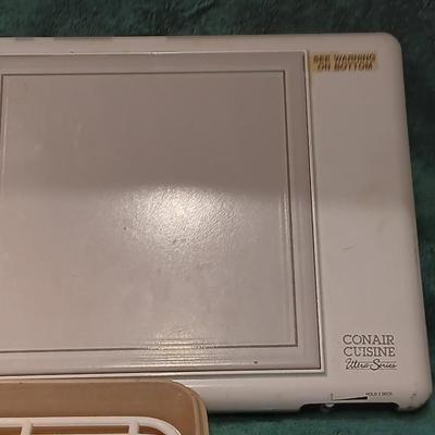 Conair Cuisine warming tray, Corningware and a microwave bacon dish