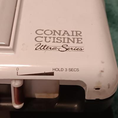 Conair Cuisine warming tray, Corningware and a microwave bacon dish