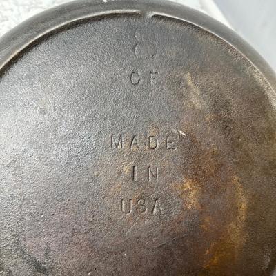 Cast iron skillet with lid