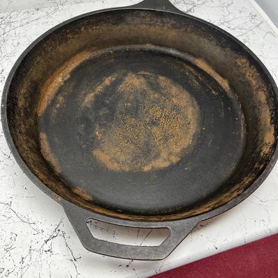 14â€ Lodge Cast Iron