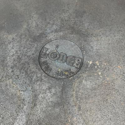 14â€ Lodge Cast Iron