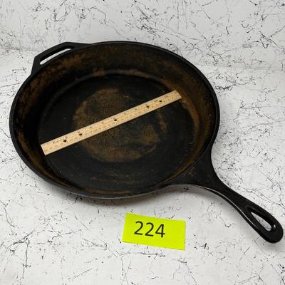 14â€ Lodge Cast Iron