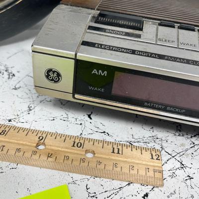 Wall clock & alarm clock radio