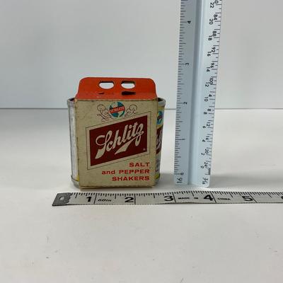 -101- COLLECTIBLE | 1961 Schlitz Salt & Pepper Shakers In Packaging