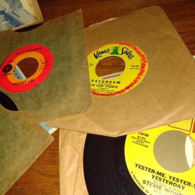 Variety of Vinyl LP Records, CD's and 45's Various Classic Artists (See all Pictures)
