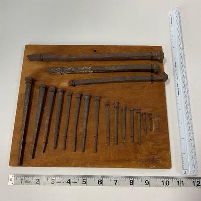 -105- COLLECTIBLE | 1800â€™s Nail Display