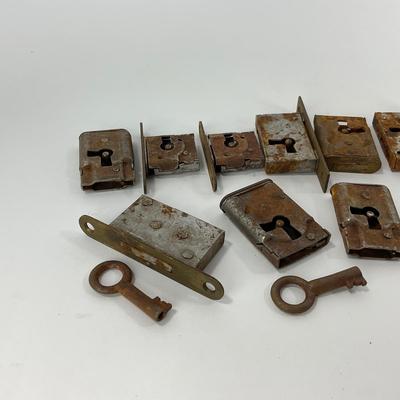 -116- COLLECTIBLE | Small Door Locks & Keys