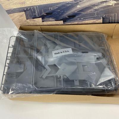 -128- MODEL | B-2 Stealth Bomber Model Kit 1:72 Scale