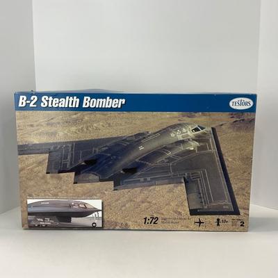 -128- MODEL | B-2 Stealth Bomber Model Kit 1:72 Scale