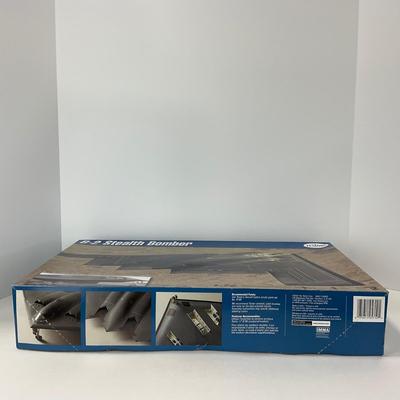 -128- MODEL | B-2 Stealth Bomber Model Kit 1:72 Scale
