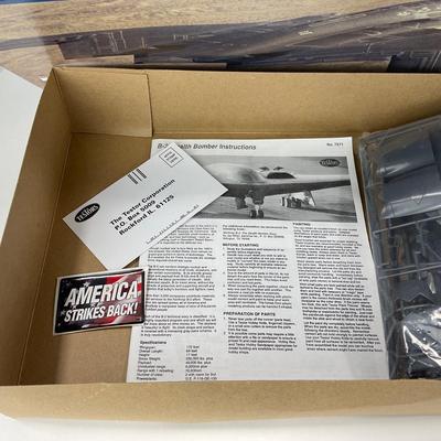 -128- MODEL | B-2 Stealth Bomber Model Kit 1:72 Scale