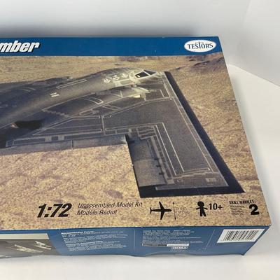 -128- MODEL | B-2 Stealth Bomber Model Kit 1:72 Scale