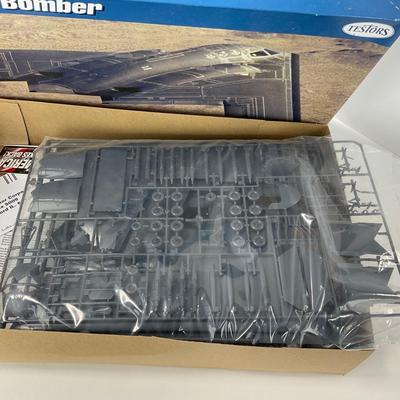 -128- MODEL | B-2 Stealth Bomber Model Kit 1:72 Scale