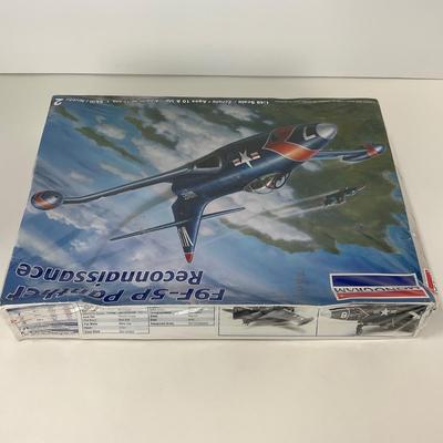 -130- MODEL | Sealed Monogram F9F-5P Panther Reconnaissance Jet 1:48 Scale