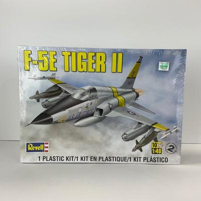 -131- MODEL | Sealed F-5E Tiger II Model Kit 1:48 Scale