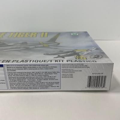 -131- MODEL | Sealed F-5E Tiger II Model Kit 1:48 Scale