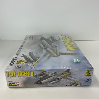 -131- MODEL | Sealed F-5E Tiger II Model Kit 1:48 Scale