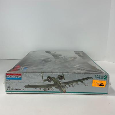 -132- MODEL | Sealed Monogram A-10 Thunderbolt II Model Kit 1:48 Scale