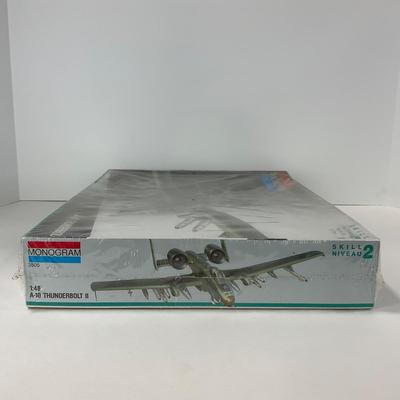 -132- MODEL | Sealed Monogram A-10 Thunderbolt II Model Kit 1:48 Scale