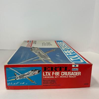 -133- MODEL | Vintage Ertl L.T.V. F-8E Crusader Model Kit 1:48 Scale