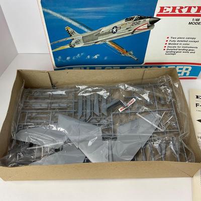 -133- MODEL | Vintage Ertl L.T.V. F-8E Crusader Model Kit 1:48 Scale