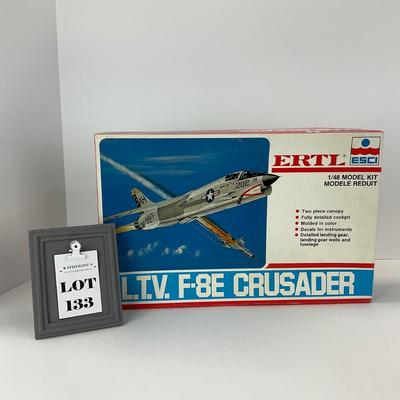 -133- MODEL | Vintage Ertl L.T.V. F-8E Crusader Model Kit 1:48 Scale