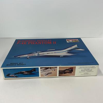 -136- MODEL | Two Vintage Hasegawa Model kits
