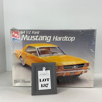-137- MODEL | Sealed AMT Ertl 1964 1/2 Ford Mustang Hardtop