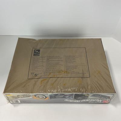 -137- MODEL | Sealed AMT Ertl 1964 1/2 Ford Mustang Hardtop