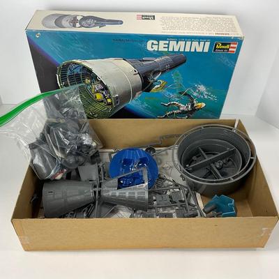 -138- MODEL | 1960â€™s Revel Gemini Space model Kit 1:24 Scale