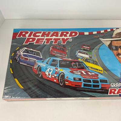-147- GAME | Sealed 1983 Richard Petty Grand National Champion Race Game