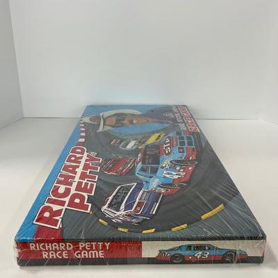 -147- GAME | Sealed 1983 Richard Petty Grand National Champion Race Game