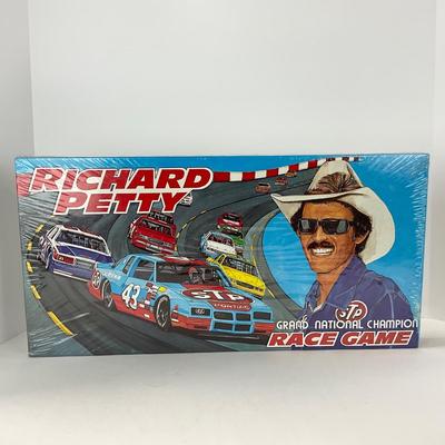 -147- GAME | Sealed 1983 Richard Petty Grand National Champion Race Game
