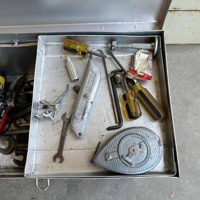 METAL TOOLBOX WITH VARIOUS HAND TOOLS