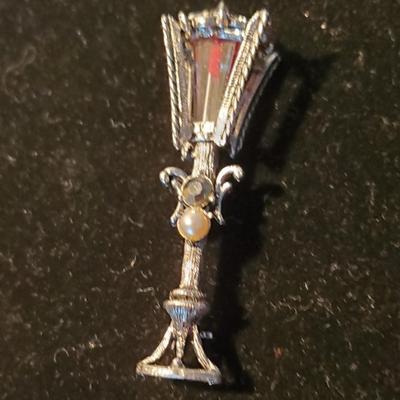 Vtg. Hollycraft Street Light Brooch