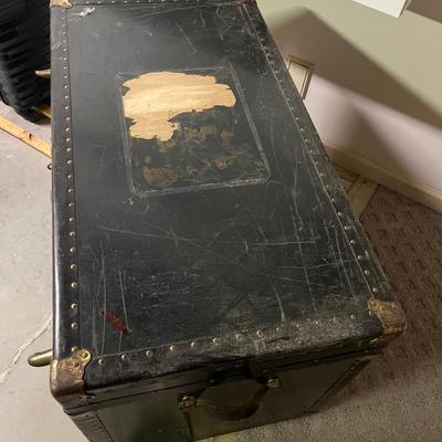 Large Trunk With Key (S-MG)