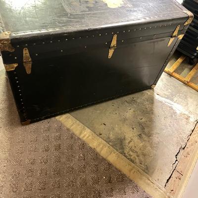 Large Trunk With Key (S-MG)