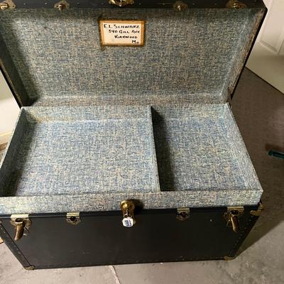 Large Trunk With Key (S-MG)